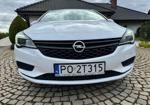 Opel Astra cena 31900 przebieg: 215000, rok produkcji 2016 z Gniezno małe 172